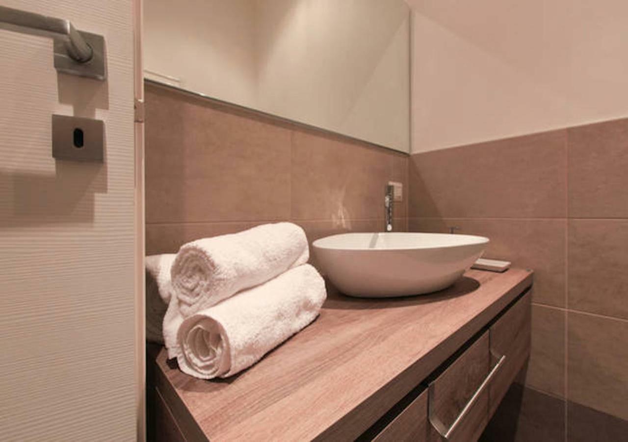 Cenisio Apartment Milan Bagian luar foto