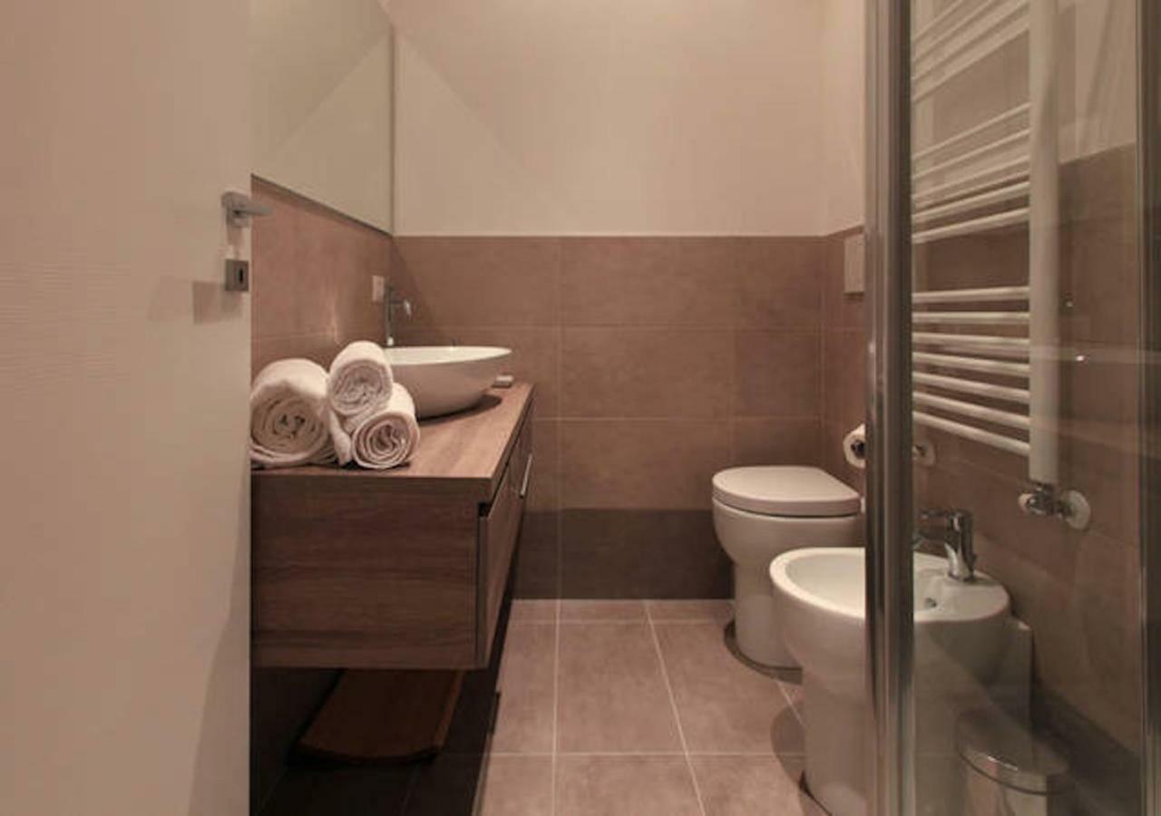 Cenisio Apartment Milan Bagian luar foto